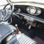 Simple and classic instrument panel with Smiths tachometer