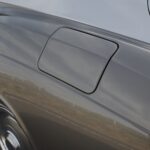 The fuel lid cover is made of aluminum and is controlled by the electromagnetic system when the engine is switched on.